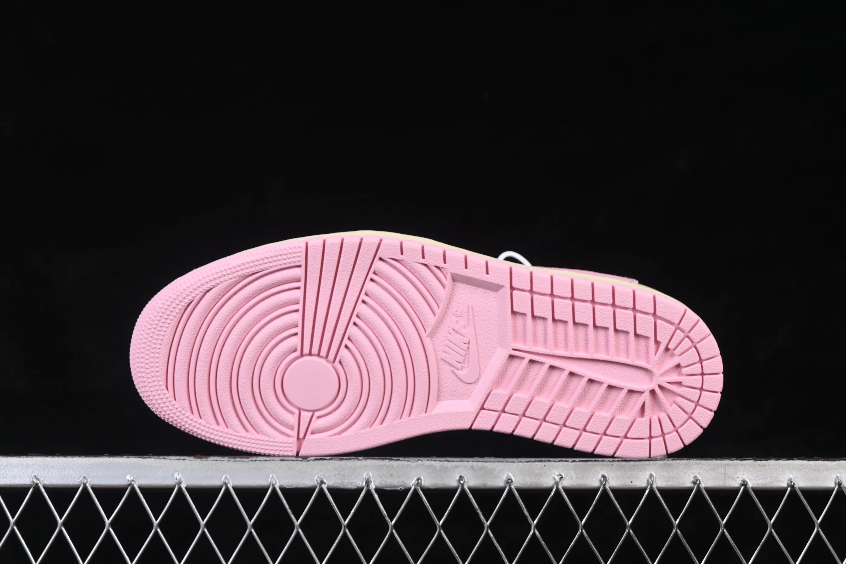 All categories Air Jordan Jordan series basketball shoes Air Jordan 1 Low Travis Scott x Air Jordan 1 Low OG AJ1 Joe 1 undercut low IQ7604-101